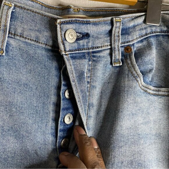 Levi's Women's Wedgie Straight Bridge of Bellflower Denim Jeans in Light Indigo - Picture 9 of 13